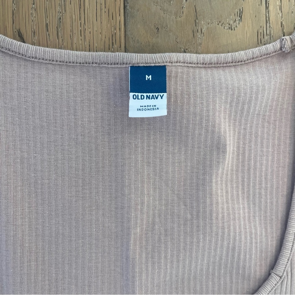 Old Navy Sweetheart Square Neck Shirt women size medium Nude Peach Ribbed - Picture 5 of 5